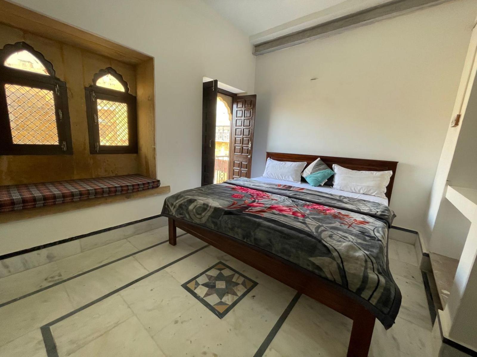 Hotel Sallu Safari Jaisalmer Rum bild